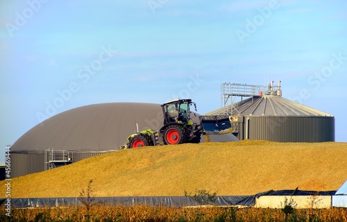 Photo: Biogasanlage lagert Mais ein Biogasanlage lagert Mais ein