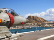 avión de caza en portaaviones