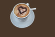 Foto: Cappuccino vor braunem Hintergrund Cappuccino vor braunem Hintergrund