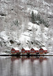 Cuatro casitas a orillas del fiordo