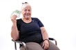 Seniorin mit Geld