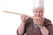 Oma mit Kochlöffel