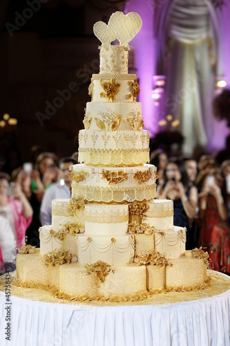 Photo: Giant wedding cake Giant wedding cake