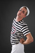 Ein Matrose in Pose