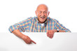 Senior mit Werbeschild
