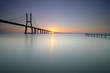 Nascer do sol e ponte Vasco da Gama