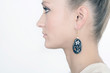 junge Frau mit Ohrschmuck