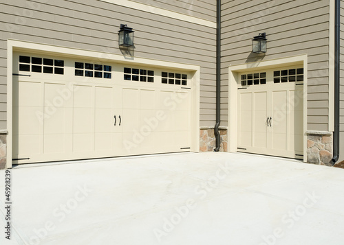 Photo: Three cars garage exterior Three cars garage exterior