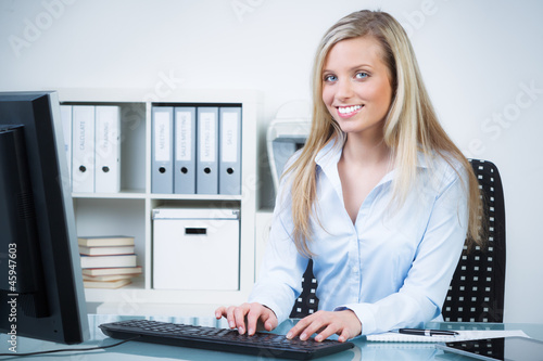 Photo: kauffrau in der ausbildung kauffrau in der ausbildung