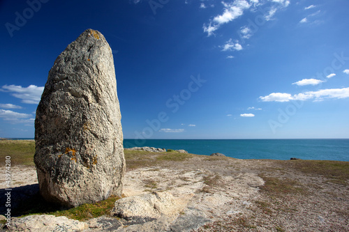 Photo: menhir sur la côte en bretagne menhir sur la côte en bretagne