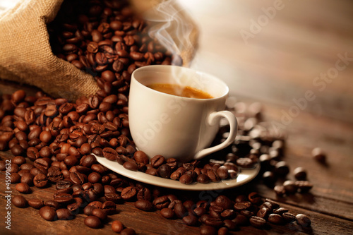 Photo: tazzina di caffè fumante tazzina di caffè fumante