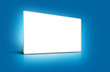 Ecran blanc sur fond bleu