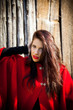 modella con vestito rosso