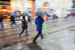 Shoppende Menschen In Der Regn...