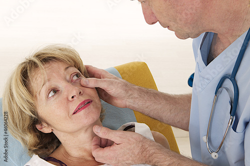 Photo: Ophtalmologie - Examen de l'oeil & paupières Ophtalmologie - Examen de l'oeil & paupières