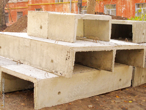 Photo: U-shaped reinforced concrete plate coverings U-shaped reinforced concrete plate coverings