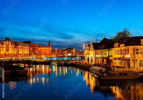 Photo: Prins Hendrikkade at Night, Amsterdam Prins Hendrikkade at Night, Amsterdam
