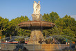 Foto: fountain at La Rotonde at sunset, Aix-en-Provence, Provence, Fra fountain at La Rotonde at sunset, Aix-en-Provence, Provence, Fra