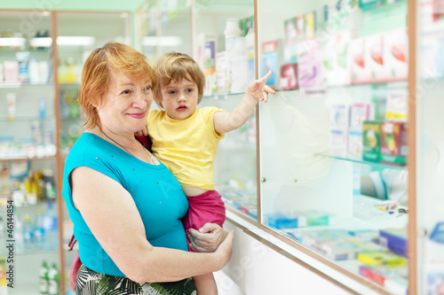 Photo: woman with child chooses drugs woman with child chooses drugs