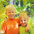 Freundschaft, Kinderglück, leuchtendes Laub