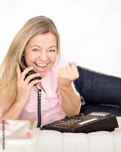 Photo: glückliche Frau telefoniert glückliche Frau telefoniert