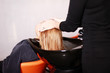 Kundin beim Friseur