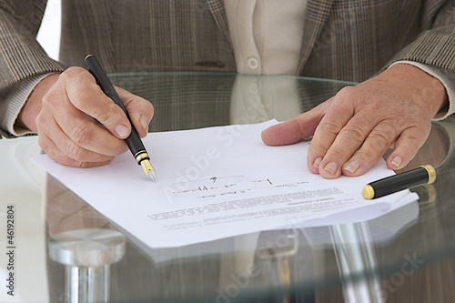 Photo: Busineess - Signature d'un contrat Busineess - Signature d'un contrat