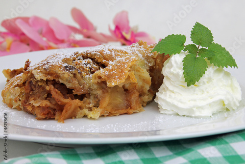 Photo: Gezogener Apfelstrudel Gezogener Apfelstrudel