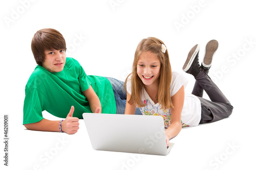 Photo: Geschwister surfen im Internet Geschwister surfen im Internet