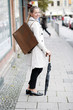 Photo: Ältere Dame beim Shoppen Ältere Dame beim Shoppen