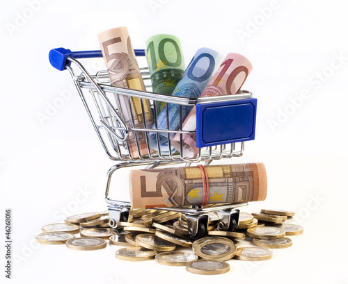 Photo: Haushaltsgeld - Euros im Einkaufswagen Haushaltsgeld - Euros im Einkaufswagen