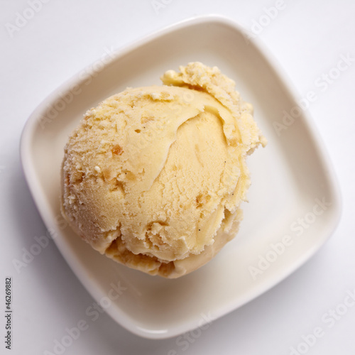 Photo: Eine Kugel Erdnussbuttereis Eine Kugel Erdnussbuttereis