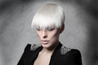 blondes model mit nieten jacket