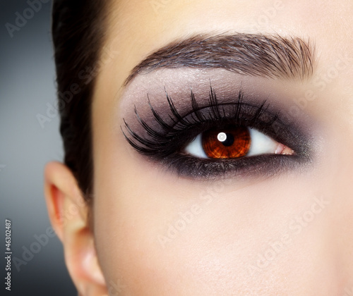 Photo: Eye with black fashion make-up Eye with black fashion make-up
