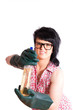 Hausarbeit mit Sprühflasche und Gummi Handschuhen