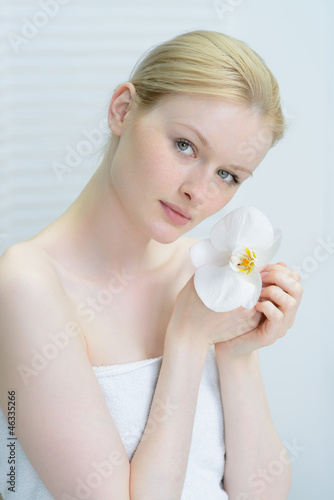 Photo: blonde gepflegte junge frau blonde gepflegte junge frau