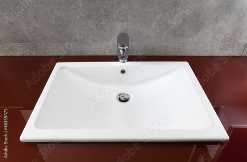 Photo: White bathroom sink White bathroom sink