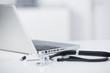 laptop und stethoskop