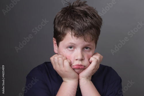 Photo: Trauriger Junge Trauriger Junge