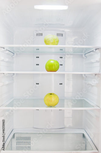 Photo: three apples three apples