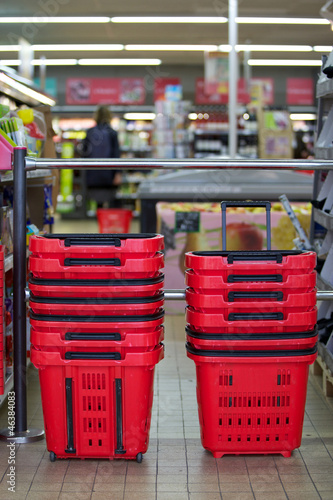 Photo: paniers au supermarché paniers au supermarché
