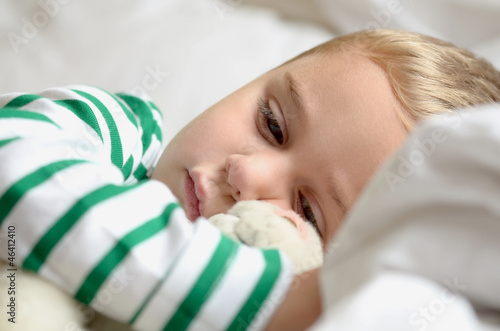 Photo: Müder Junge Müder Junge