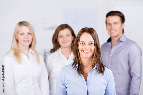 Photo: ein junges team im büro ein junges team im büro