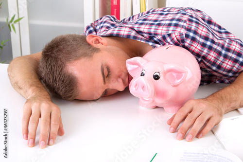 Photo: Studiengebühren aus dem Sparschwein bezahlen Studiengebühren aus dem Sparschwein bezahlen