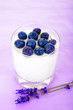 Joghurt mit Heidelbeeren
