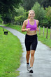 Junge Frau beim Joggen