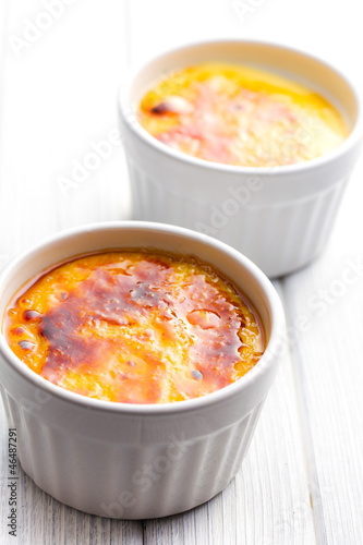 Photo: creme brulee in ceramic bowl creme brulee in ceramic bowl
