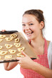 Frau beim Backen von Weihnachtsplätzchen
