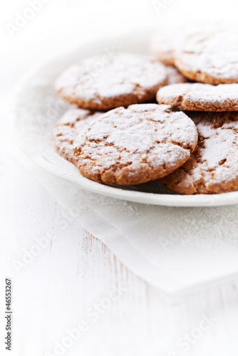 Photo: Crunchy cookies dusted with icing sugar Crunchy cookies dusted with icing sugar