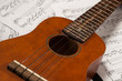 Ukulele mit Noten